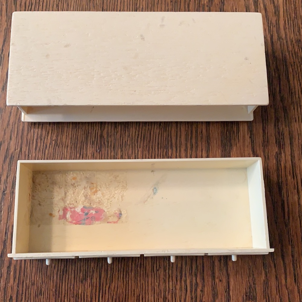 Vintage Suzy Goose Barbie Dresser - Picture 6 of 6